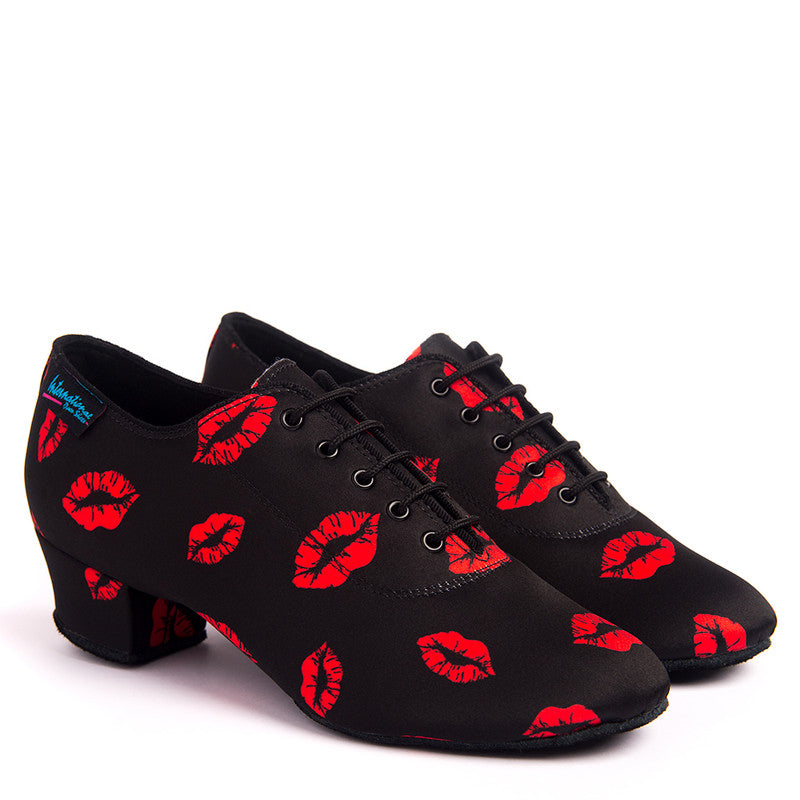 INTERNATIONAL Heather Split Lipstick practise shoe