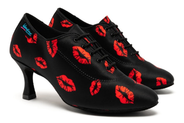 INTERNATIONAL Bespoke Roxy - Lipstick practise shoe